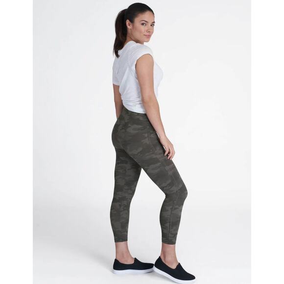 NEW SPANX Cropped Lamn Leggings in Sage Camo - Picture 1 of 3